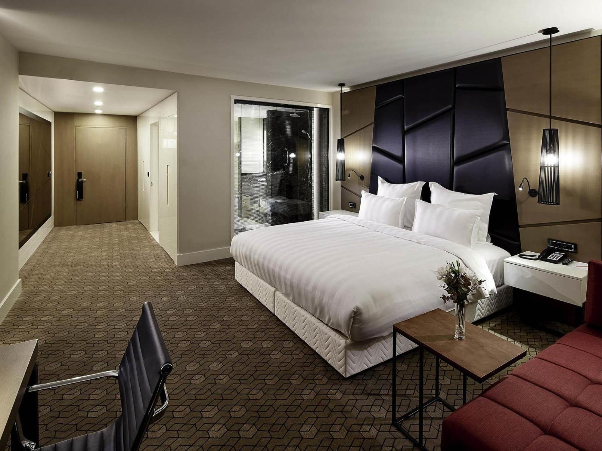 Executive Room with King Bed - Lounge Access,1742979927:JPEG