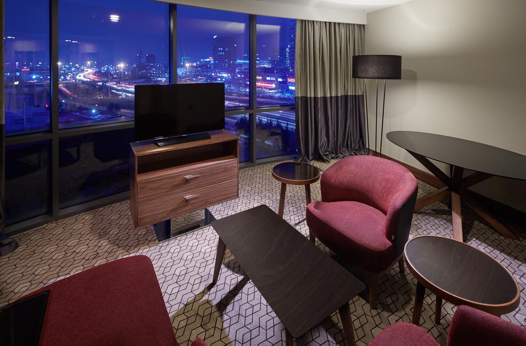 Executive Suite Lounge Access City View,1774519136:JPEG