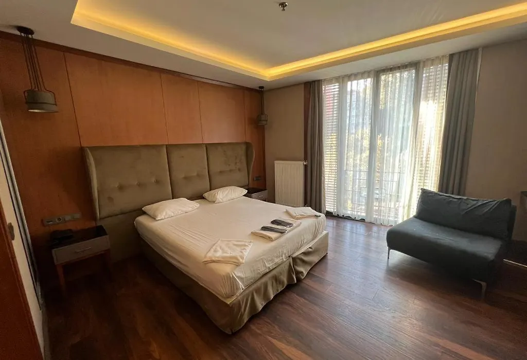 Secret Hotel-1